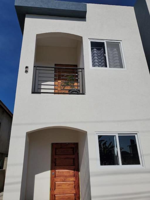 'the Solace' New Luxury Modern 1bed 1bath Apt. Portmore