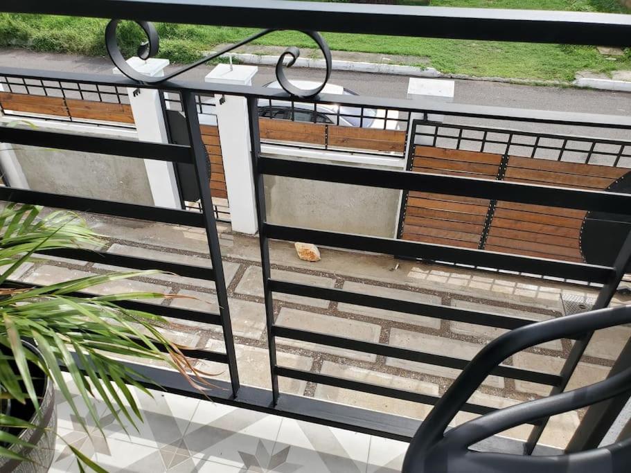 'the Solace' New Luxury Modern 1bed 1bath Apt. Apartamento Portmore